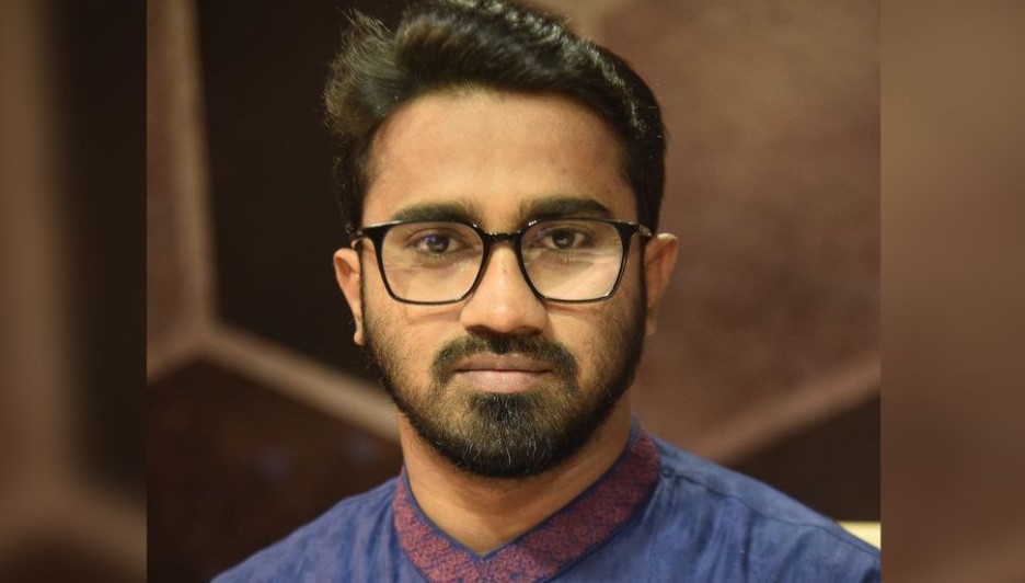 অল্পের জন্য ট্রাকচাপা থেকে প্রাণে রক্ষা পেয়েছেন রাশেদ খান