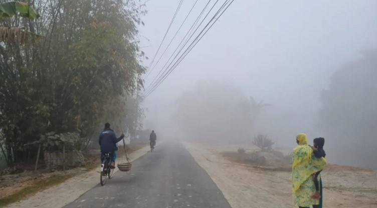 হিমালয়ের কনকনে হাওয়ায় কাঁপছে পঞ্চগড়