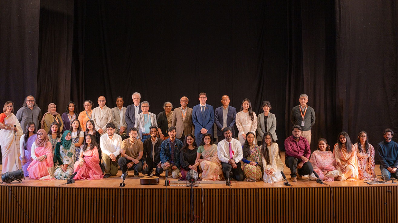 আইইউবিতে মঞ্চে ইবসেনের ‘হেলেন’, মুগ্ধ দর্শক