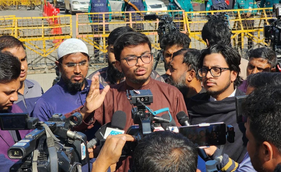 আলু পেঁয়াজের গল্প শুনতে চাই না স্বরাষ্ট্র উপদেষ্টার পদত্যাগ চাই