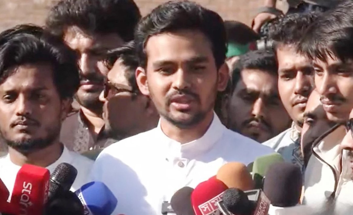 দেশকে মেধাহীন ও নেতৃত্বশূন্য করতেই হাদির ওপর হামলা: আসিফ মাহমুদ