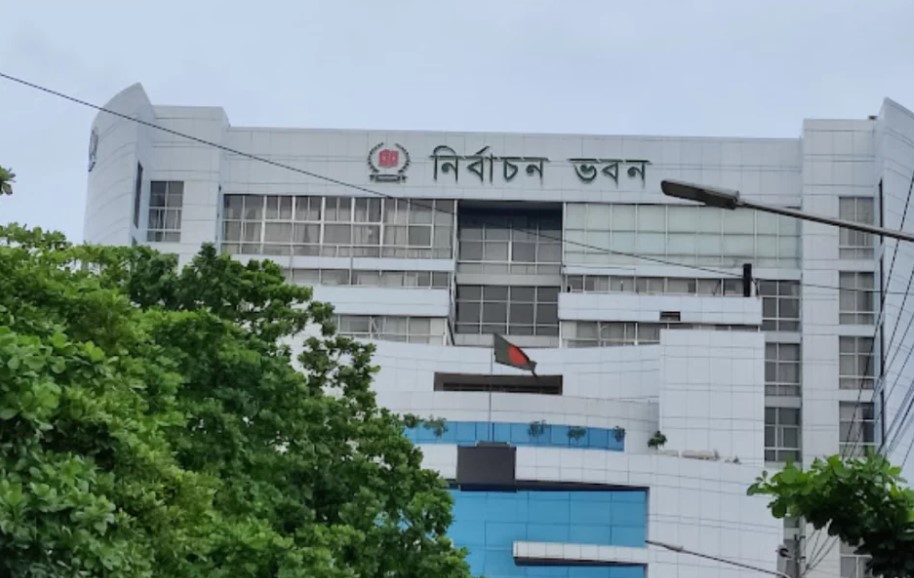 অনিয়ম ঠেকাতে বিচারিক কর্মকর্তাদের মাঠে নামাল ইসি