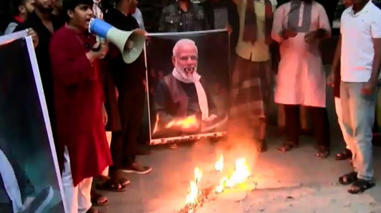 বিজয় দিবস নিয়ে মোদির মন্তব্যে ফুঁসে উঠল ঢাবি শিক্ষার্থী