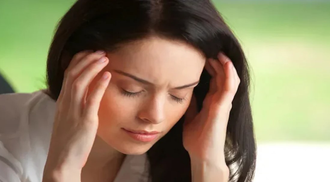 শীতে কেন বাড়ে মাইগ্রেন? জেনে নিন বাঁচার উপায়