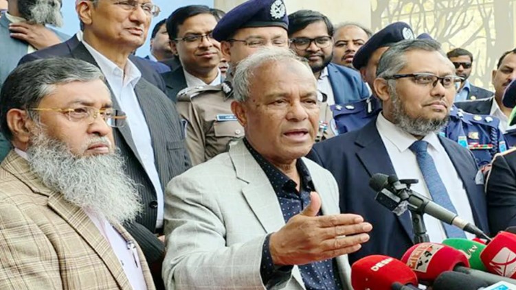 নিরাপত্তা নিয়ে কোনো সংশয় নেই, সবাই নিরাপদে চলছে: উপদেষ্টা