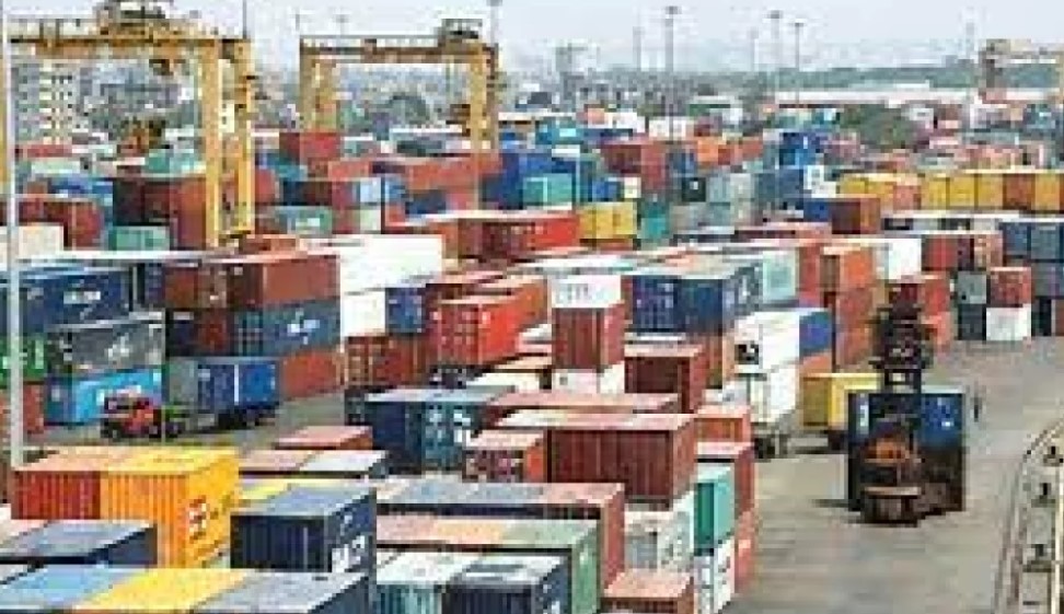 রেমিট্যান্স বাড়লেও স্বস্তি নেই: বাণিজ্য ঘাটতি তুঙ্গে