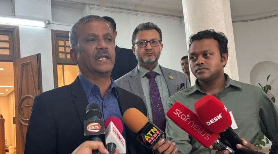 ভারত থেকে হত্যার হুমকি দিচ্ছেন হাসিনা: আসিফ নজরুল