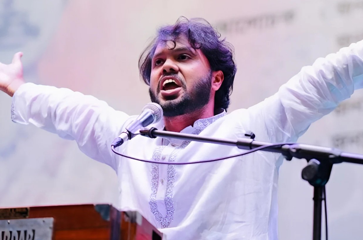 যখন দেশে ফিরছে শরিফ ওসমান হাদির মরদেহ