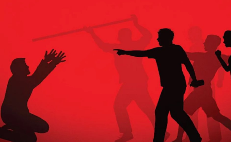 ঘোষণা দিয়ে হামলা ও পুলিশের ‘নির্লিপ্ততা’: উত্তাল দেশ