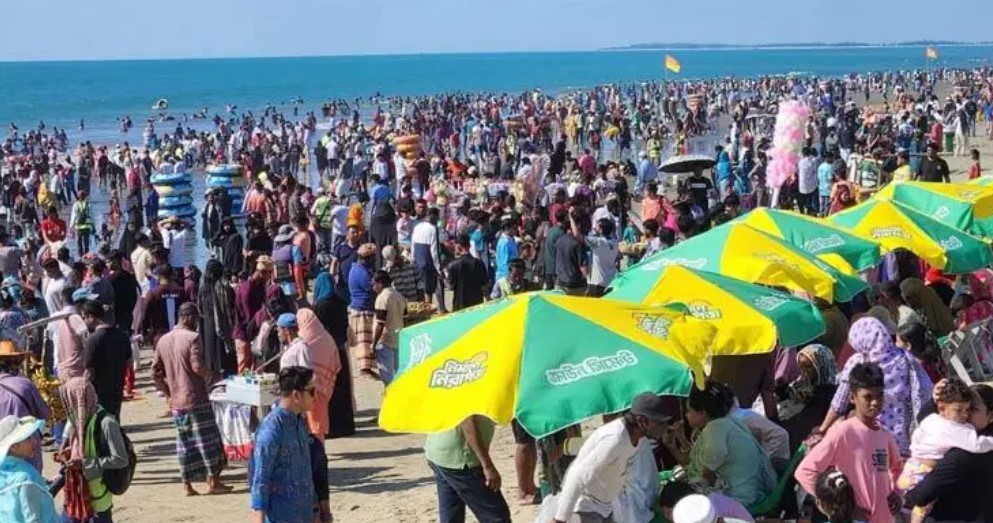 শতাধিক হোটেল বুকিং: পর্যটন নগরী কক্সবাজারে তিল ধারণের ঠাঁই নেই