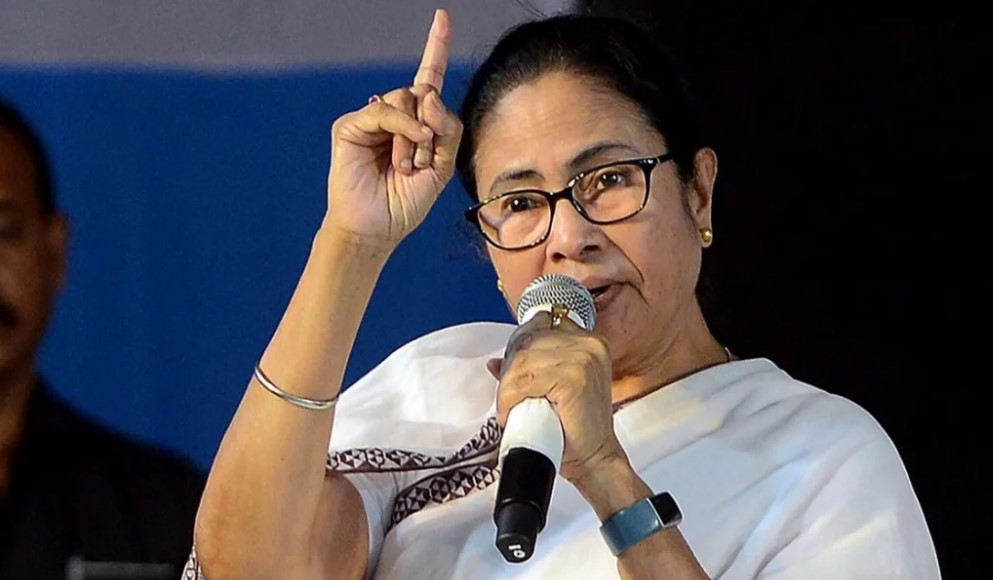 বাংলা দখল করতে এলে দিল্লি কেড়ে নেব: মমতা
