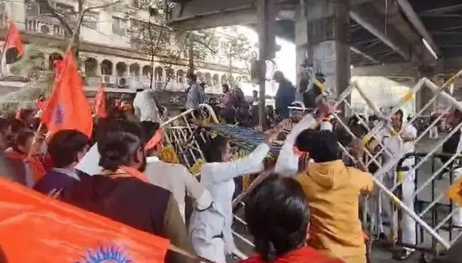 দিল্লি ও কলকাতায় উত্তাল বাংলাদেশ মিশন