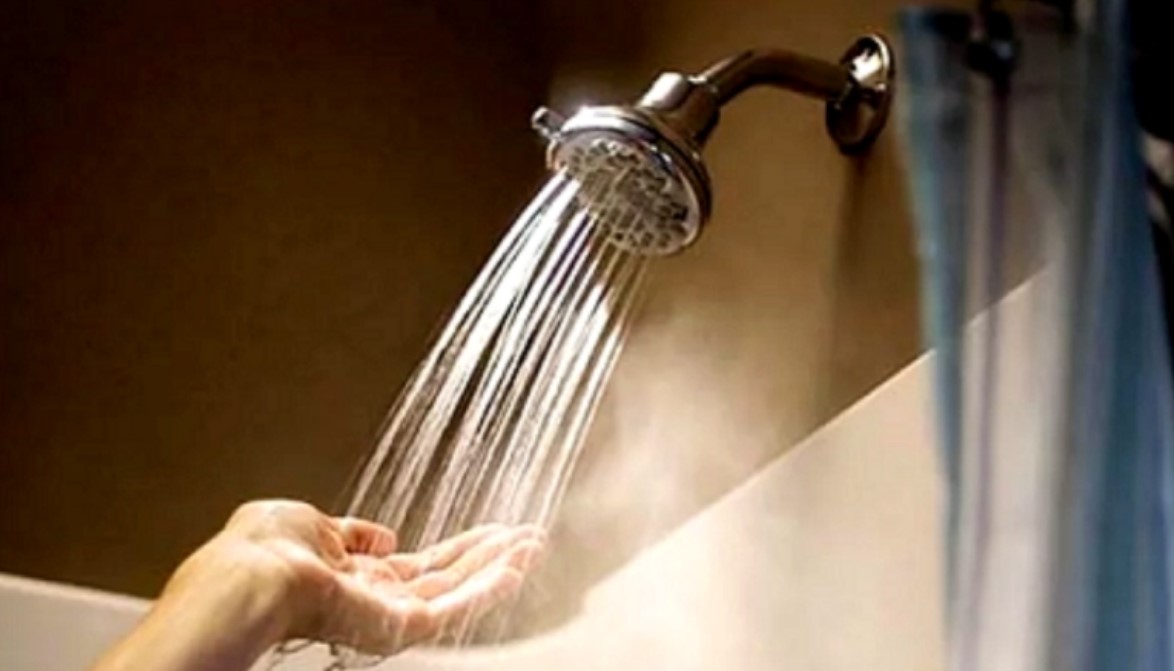 শীতে ঠান্ডা নাকি গরম পানিতে গোসল: কোনটি বেশি নিরাপদ