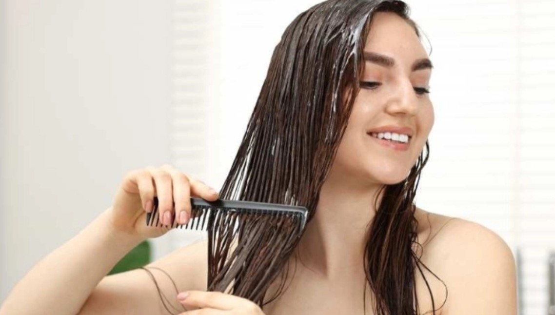 মাত্র ৭ দিনে চুল পড়া কমানোর জাদুকরী ঘরোয়া পদ্ধতি
