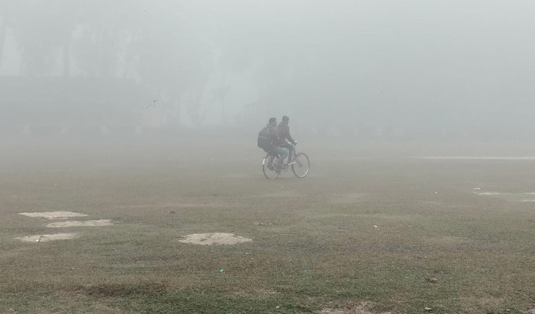 টানা চার দিন সূর্যের দেখা নেই: হিমেল বাতাসে কাঁপছে ভূরুঙ্গামারী