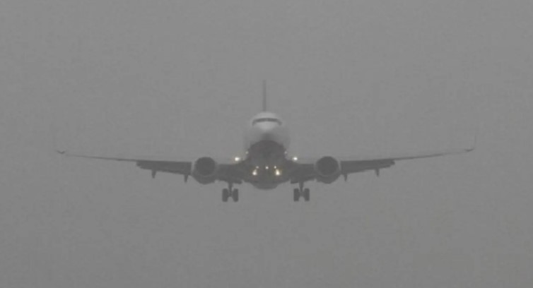 ঢাকার আকাশ যেন কুয়াশার গোলকধাঁধা: দিক হারিয়ে ৩ দেশে নামল ৮ বিমান