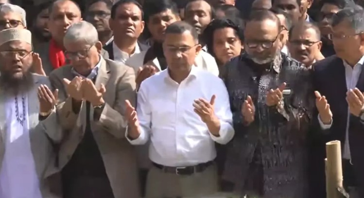 হাদির কবর জিয়ারতে তারেক রহমান