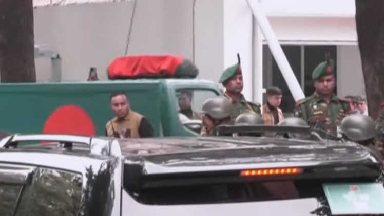 শেষবারের মতো একনজর দেখার জন্য তারেক রহমানের বাসায় নেতাকর্মীদের ভিড়