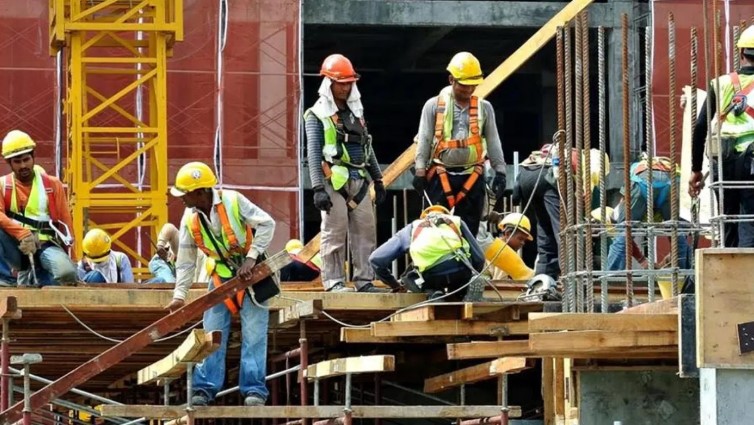 মালয়েশিয়ায় বিদেশি কর্মীর ব্যাপক চাহিদা: নতুন আবেদনের সময় জানুন