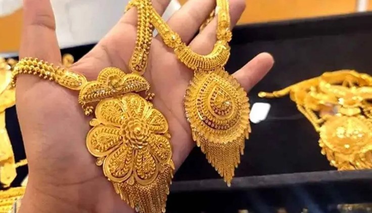 বছর শেষে স্বর্ণের দামে বড় ধস, কাল থেকে কার্যকর নতুন রেট