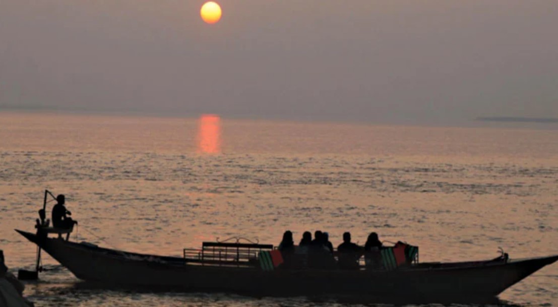 উৎসবহীন ২০২৬-এর পথচলা: হাড়কাঁপানো ঠান্ডা আর শোকের চাদরে ঢাকা দেশ