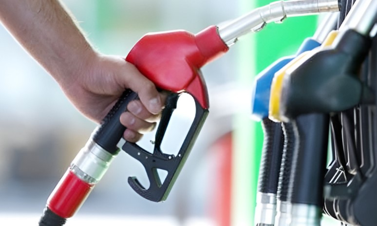 নতুন বছরে কমল জ্বালানি তেলের দাম: আজ থেকে কার্যকর নতুন মূল্য