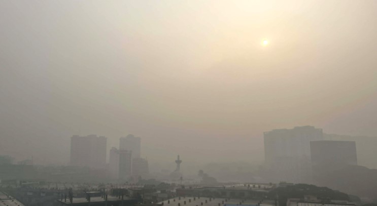 জেনে নিন আজকের আবহাওয়ার হালচাল