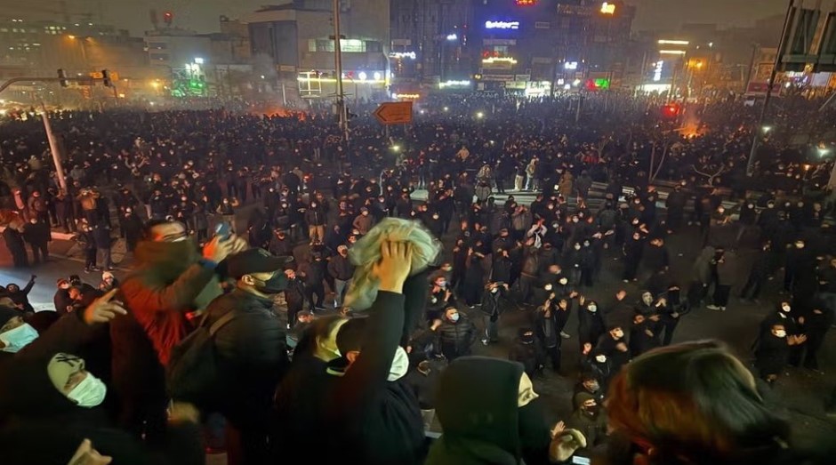 তেহরানে ড্রেনে পড়ে আছে লাশ! ৪৮ ঘণ্টায় ভয়াবহতম রক্তপাত ইরানে