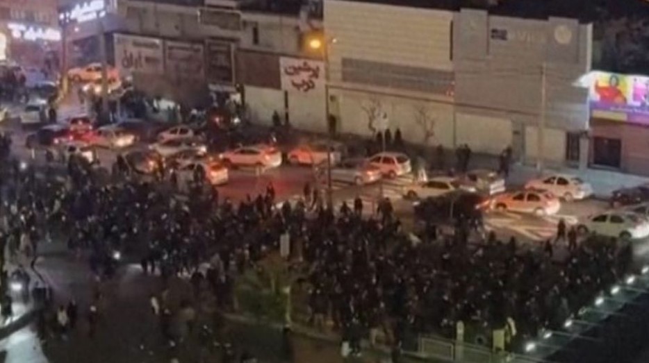 লাশ আর গ্রেপ্তার নিয়ে বিশ্ববিবেকের দরজায় ইরান