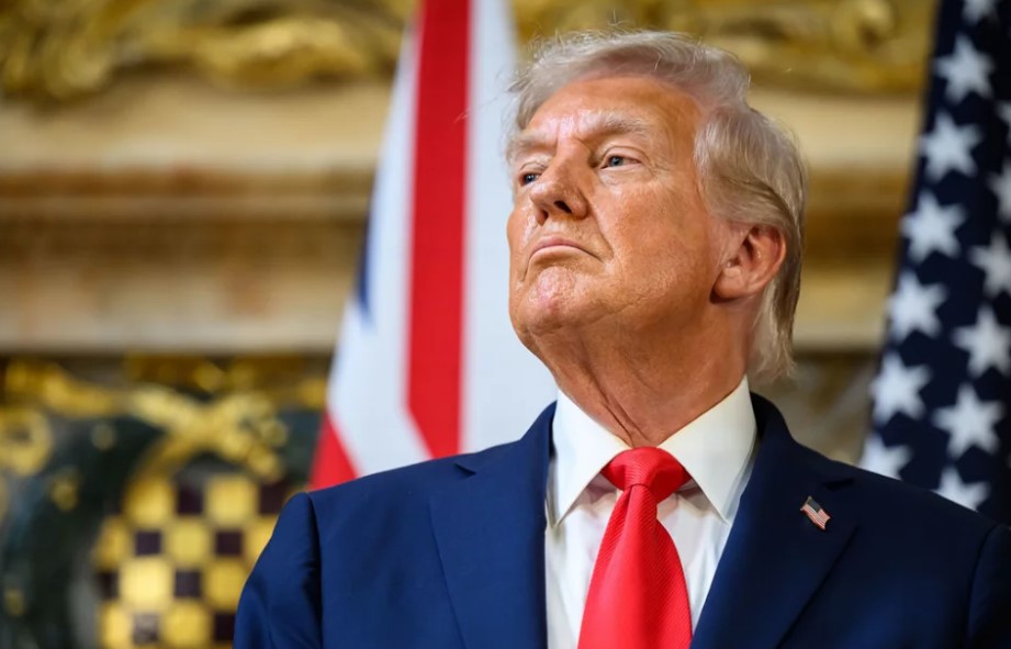 নিজেকে ভেনেজুয়েলার প্রেসিডেন্ট ঘোষণা করলেন ট্রাম্প