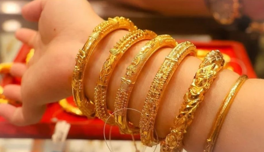 স্বর্ণের দামে ইতিহাস গড়ল বাংলাদেশ: মধ্যবিত্তের নাগালের বাইরে সোনা