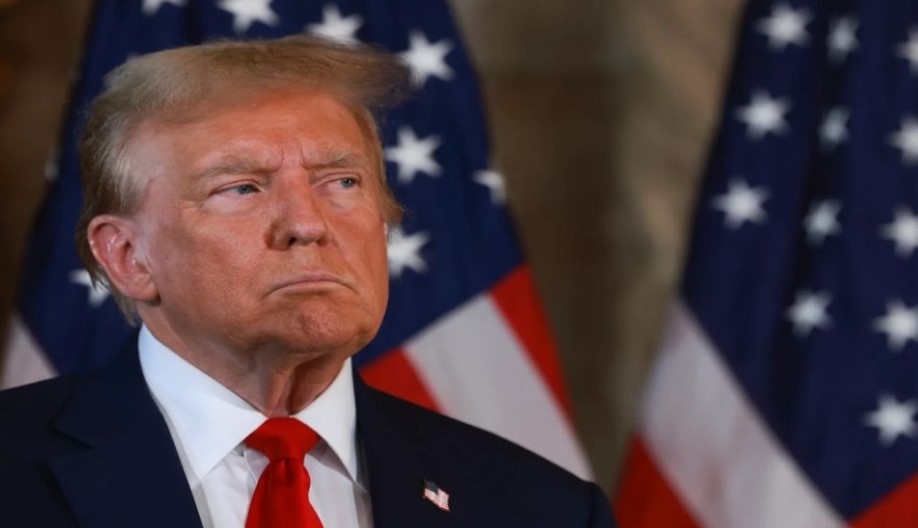 বিশ্ব শান্তি ঝুঁকিতে: গ্রিনল্যান্ড পেতে ইউরোপকে ট্রাম্পের নজিরবিহীন আল্টিমেটাম