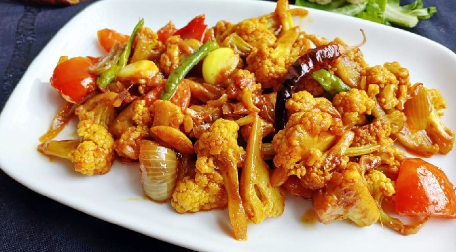 শীতের দুপুরে খাবারের স্বাদ বাড়াতে ‘আচারি ফুলকপি’; জেনে নিন বিশেষ রেসিপি