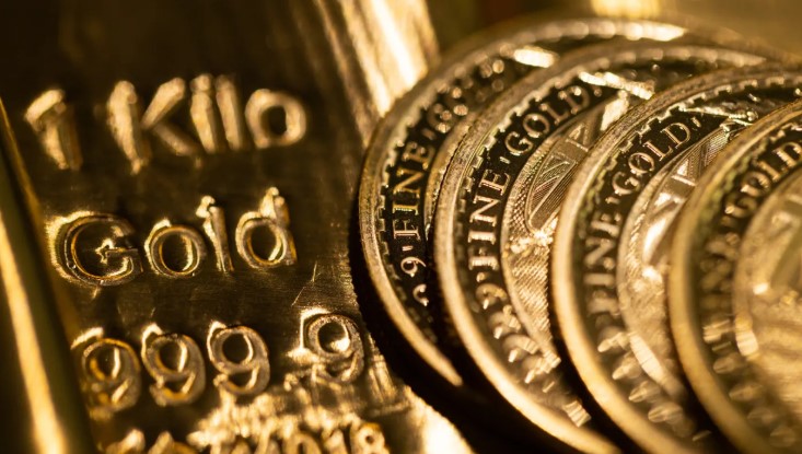 রাজনৈতিক ডামাডোল ও অর্থনৈতিক ভীতি: বিশ্ববাজারে রেকর্ড গড়ল সোনা ও রুপা