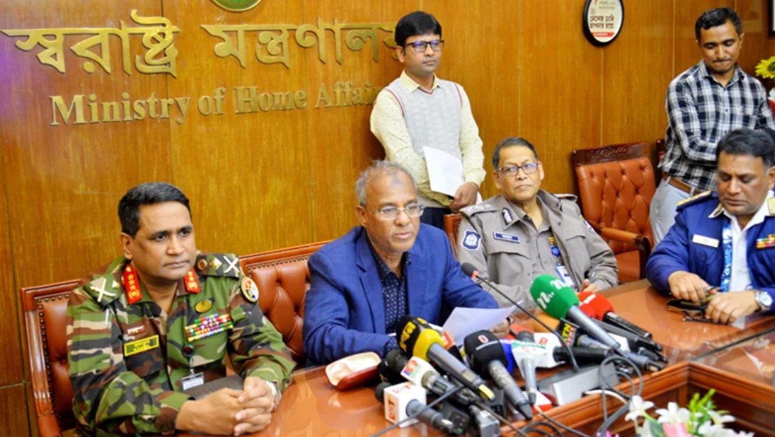 সেনাবাহিনী থেকে কোস্ট গার্ড: শান্তিপূর্ণ ভোটের লক্ষ্যে স্বরাষ্ট্র উপদেষ্টার কড়া বার্তা