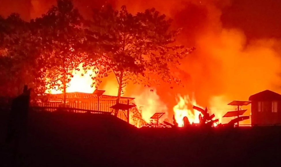 উখিয়ার রোহিঙ্গা ক্যাম্পে ভয়াবহ আগুন; পুড়ে ছাই তিন শতাধিক ঘর