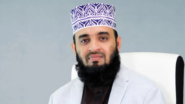 কুচক্রী মহল থেকে সাবধান: ফেসবুক পোস্টে জরুরি বার্তা দিলেন আজহারি