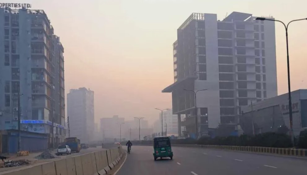 জেনে নিন আজকের আবহাওয়ার হালচাল