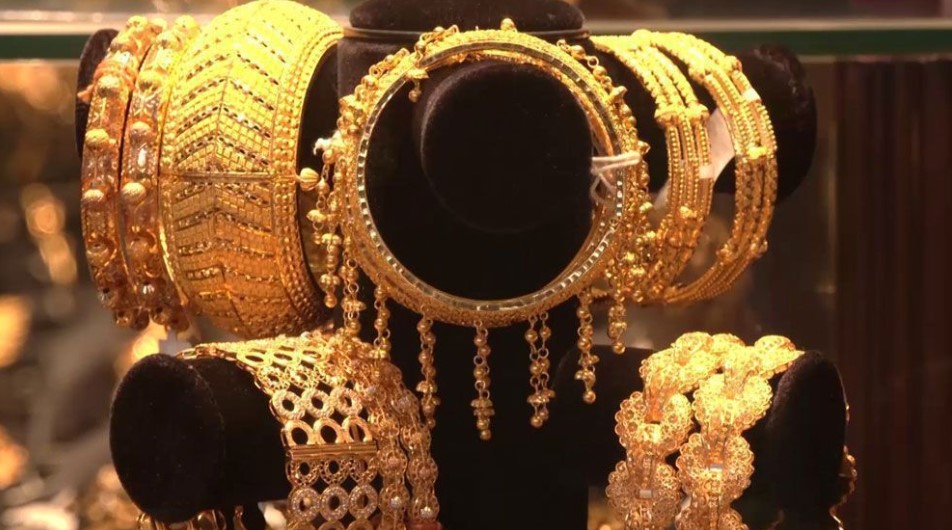 ইতিহাসের সর্বোচ্চ শিখরে সোনা: আজ থেকে কার্যকর নতুন রেকর্ড দাম 