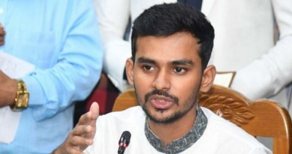 ১৭ বছর লন্ডনে ছিলেন, আগে বাংলাদেশের অলিগলি তো চেনেন: আসিফ মাহমুদ