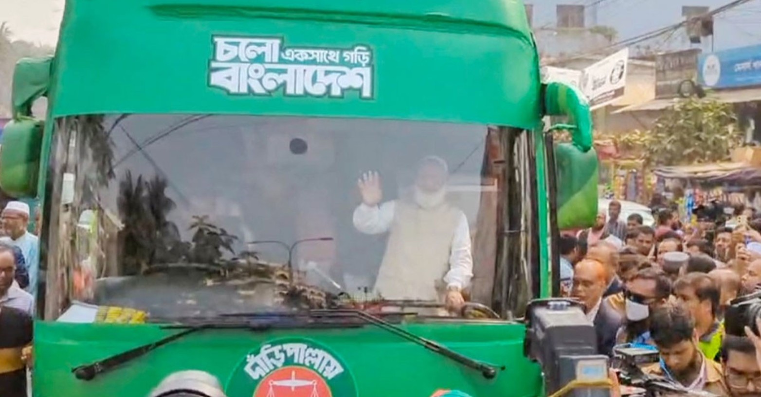 মিরপুর-১০-এ জামায়াতের নির্বাচনী বাস ক্যাম্পেইন উদ্বোধন