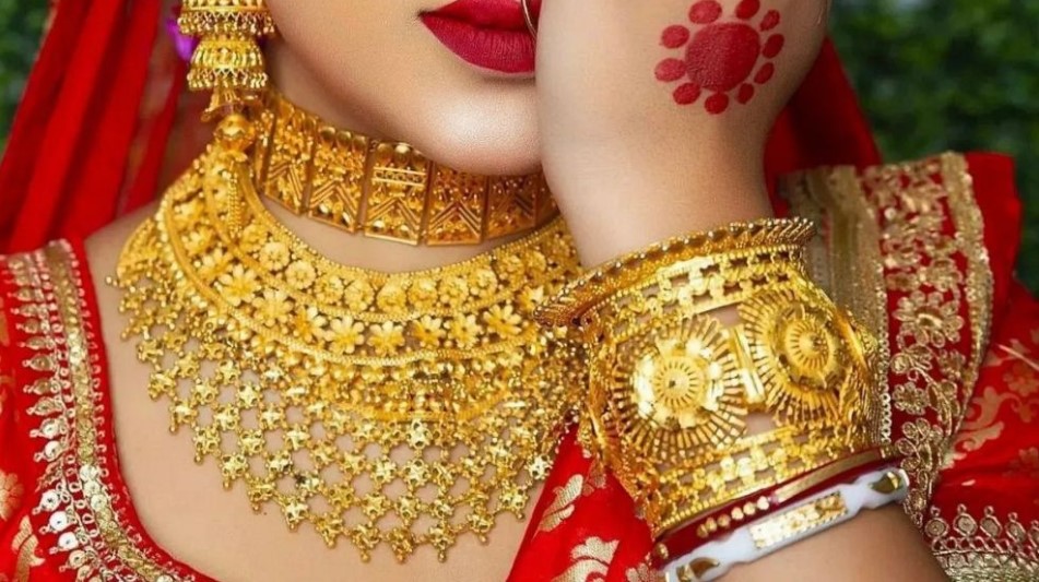 স্বস্তি ফিরলো স্বর্ণের বাজারে; আজ থেকে কার্যকর হচ্ছে নতুন দাম 