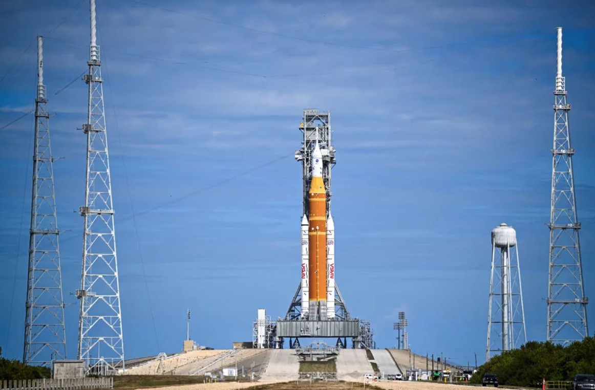 চাঁদ জয় কি তবে স্বপ্নই থেকে যাচ্ছে? নাসার ঐতিহাসিক মিশনে আবারও বড় বাধা