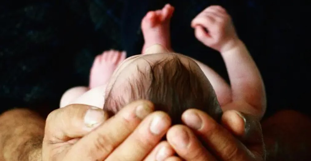 নবজাতকের চুল কবে কাটবেন? জেনে নিন ইসলামি বিধান ও হাদিসের নির্দেশনা