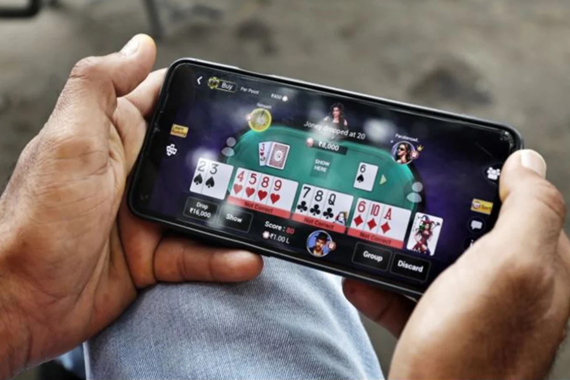 অনলাইন গেম যখন মরণফাঁদ: ৯ তলা থেকে ঝাঁপিয়ে পড়ল তিন বোন