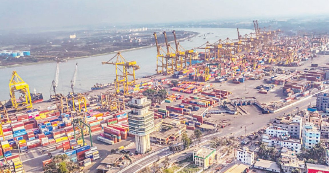 চট্টগ্রাম বন্দরে ভূতুড়ে নীরবতা: শ্রমিকদের কর্মবিরতিতে থমকে গেছে দেশের অর্থনীতি