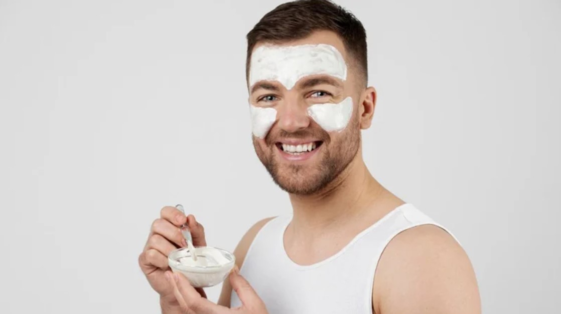 রুক্ষ ত্বকের প্রাণ ফেরাতে জাদুকরী দই: জেনে নিন ৩টি বিশেষ ফেসপ্যাক 