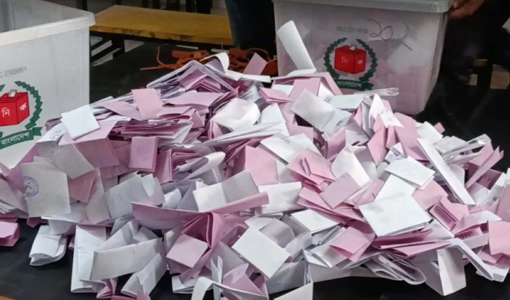 ভোটগ্রহণ শেষ, এখন চলছে চূড়ান্ত গণনা: কার মুখে ফুটবে জয়ের হাসি?