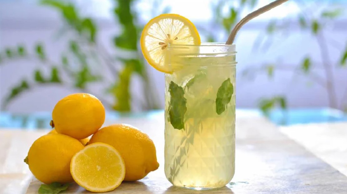 খালি পেটে না ভরা পেটে? লেবু পানি পানের আসল সময় জানালেন পুষ্টিবিদরা