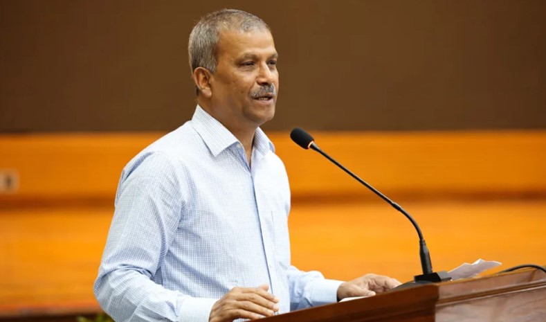 রাষ্ট্রপতি নাকি সিইসি? শপথ অনুষ্ঠান পরিচালনা নিয়ে ধোঁয়াশা কাটালেন আইন উপদেষ্টা